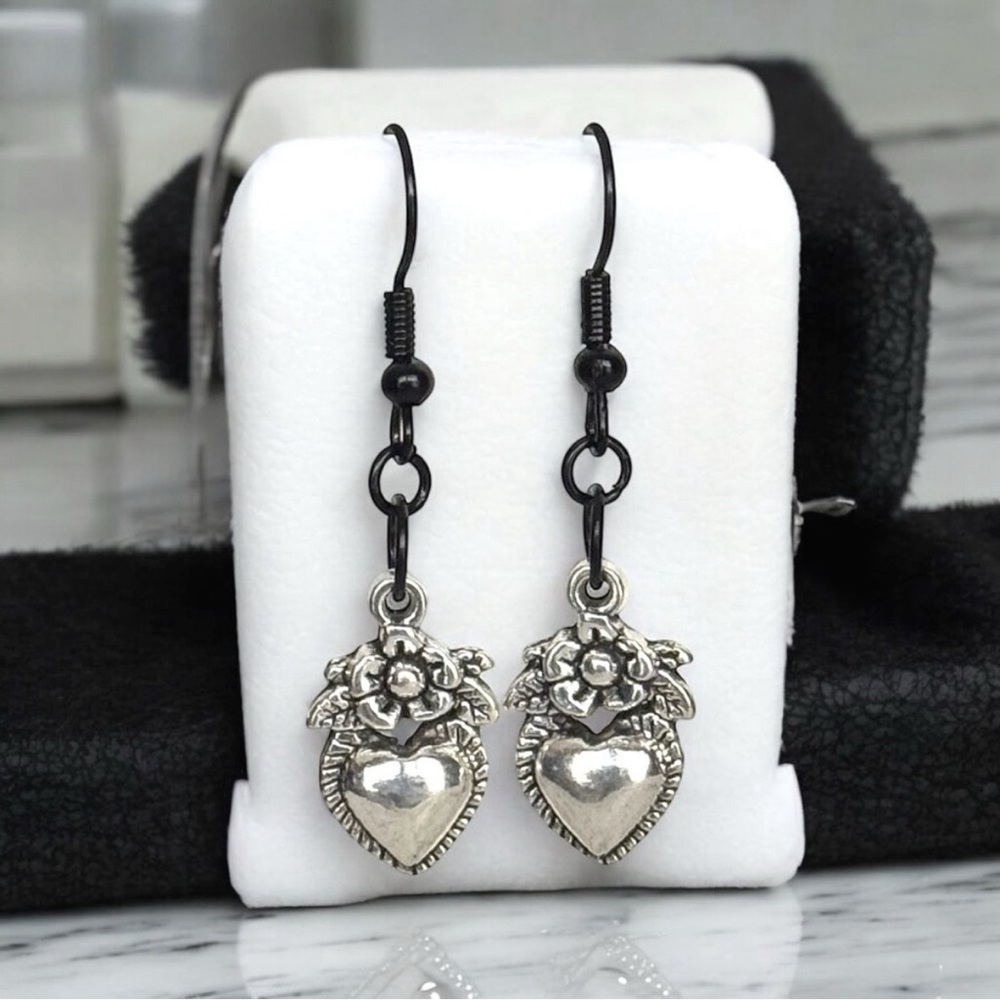 5 For $25💫Whimsygoth Silver Heart Earrings